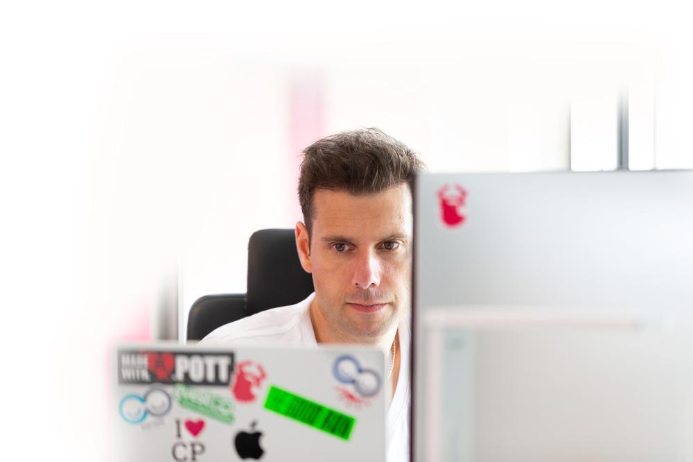 Organize events and guests online easily!