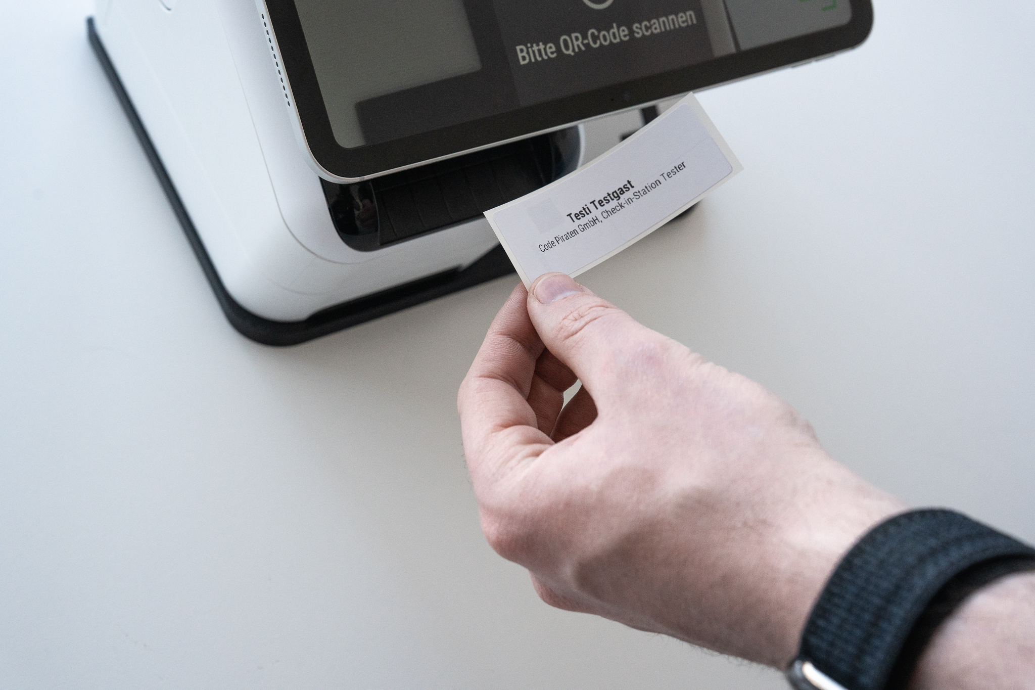 Print name badges • Personalized name badges for easy networking